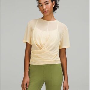 Lululemon Lightweight Mesh Reversible Yoga T-Shirt — Prosecco